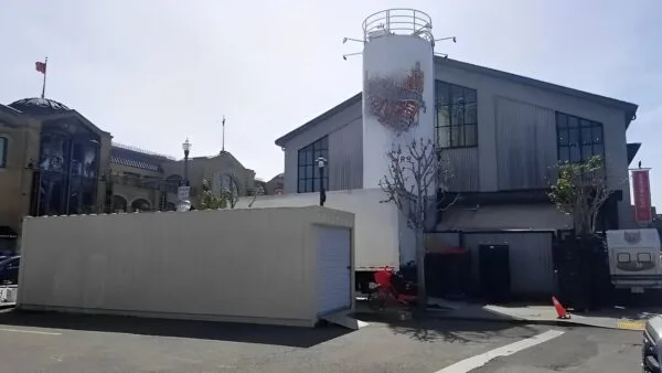 30ft Shipping Container With Roll-Up Door - Image 2