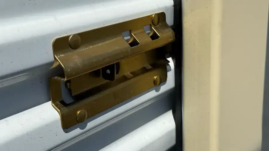 30ft Container with Roll-Up Door - Image 4